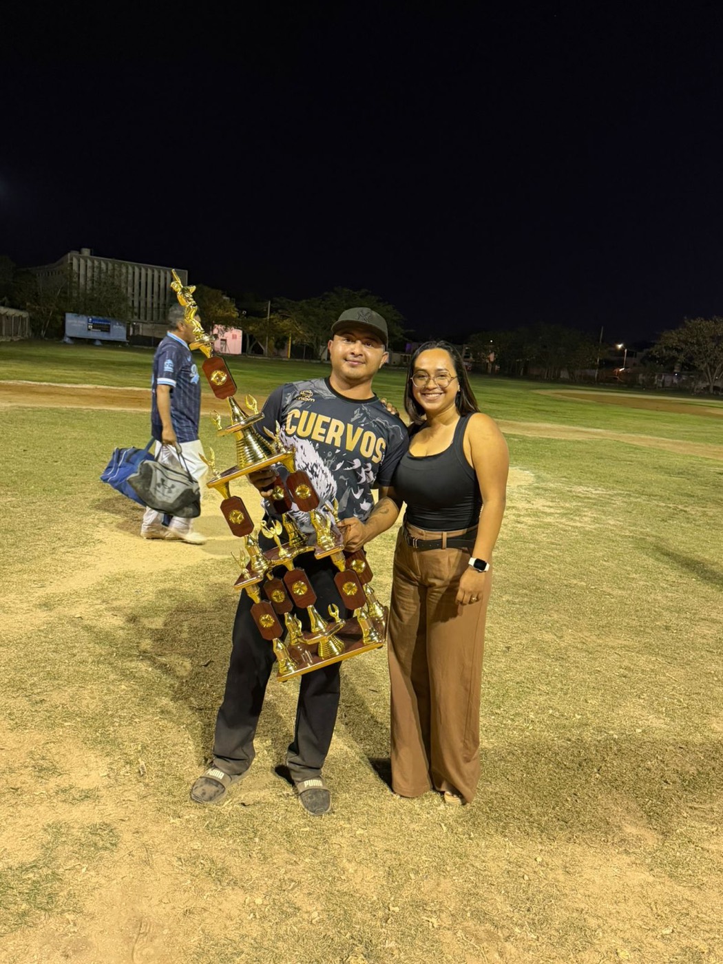 Festejo con el trofeo de campeones